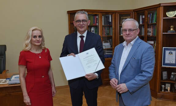 Oficjalne wręczenie aktu wyboru na rektora prof. Wojciechowi Strzyżewskiemu